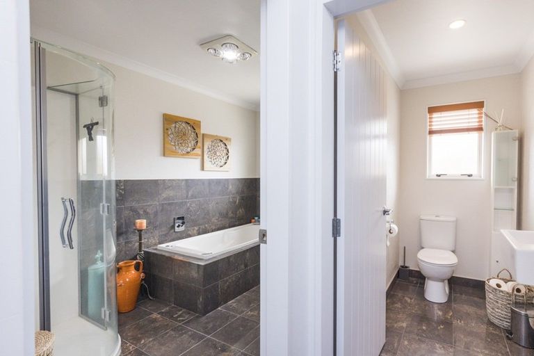 Photo of property in 3 Brooklyn Heights Drive, Kelvin Grove, Palmerston North, 4414