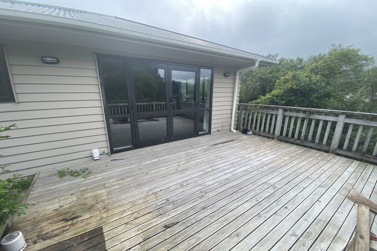 Photo of property in 4 Leadley Lane, Tawa, Wellington, 5028