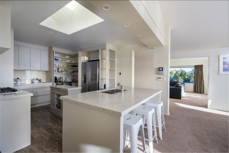 Photo of property in 5 Pukenamu Road, Rainbow Point, Taupo, 3330