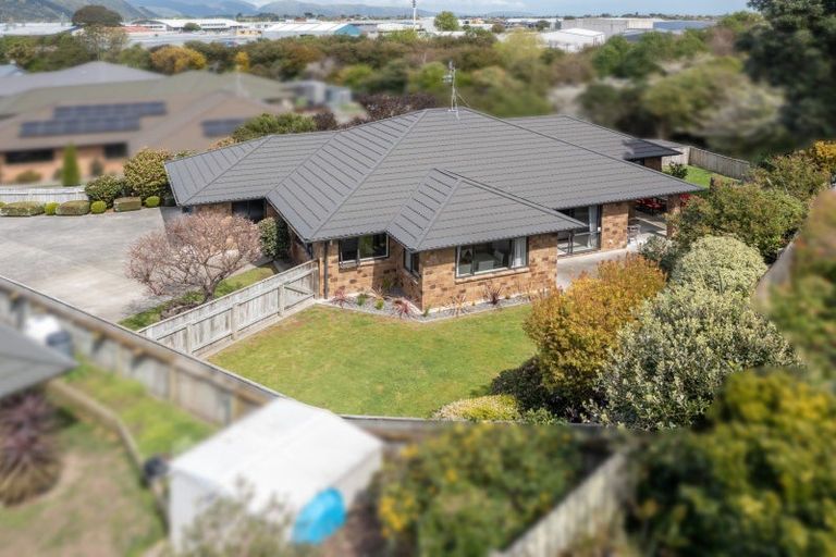 Photo of property in 33 Gandalf Crescent, Paraparaumu, 5032