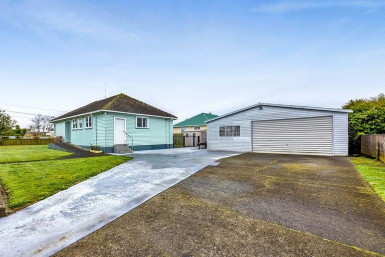 Photo of property in 1 Malone Place, Hawera, 4610