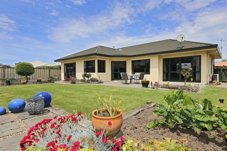 Photo of property in 8 Addington Place, Taradale, Napier, 4112