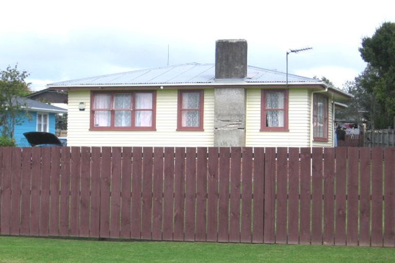 Photo of property in 42 Harrington Road, Henderson, Auckland, 0610
