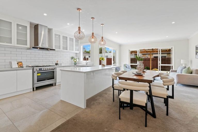 Photo of property in 16a Darren Crescent, Half Moon Bay, Auckland, 2012