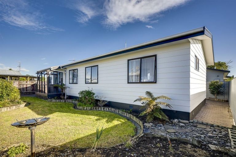 Photo of property in 2/32 Spriggs Crescent, Greenmeadows, Napier, 4112