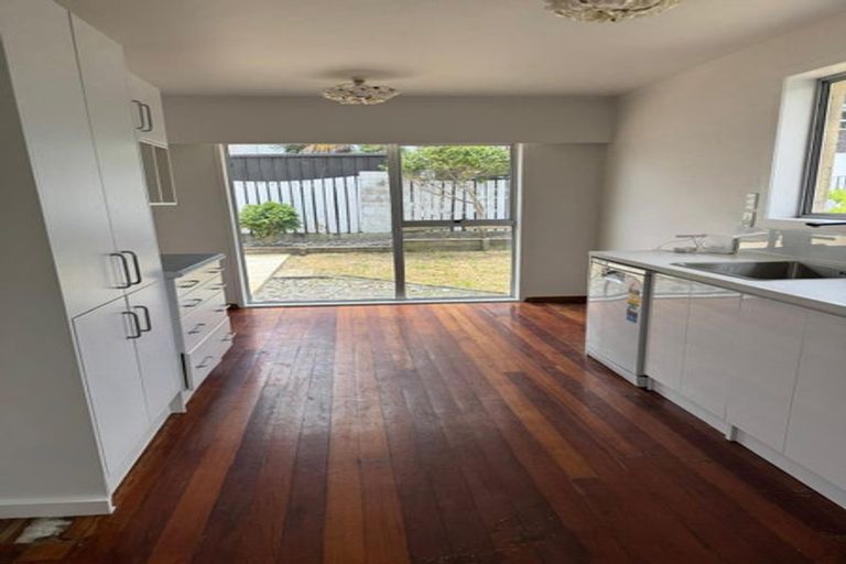 Photo of property in 2/14 Ballater Place, Highland Park, Auckland, 2010