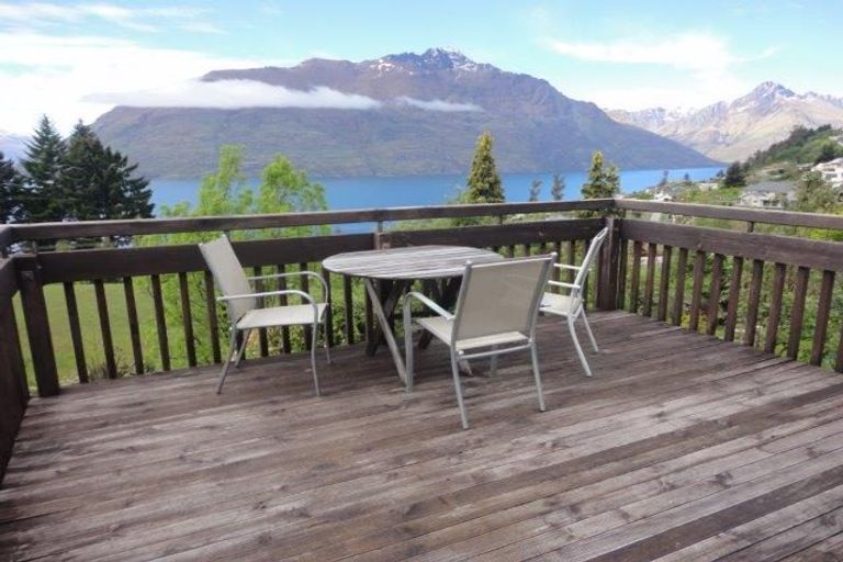 Photo of property in 15a Cameron Place, Fernhill, Queenstown, 9300