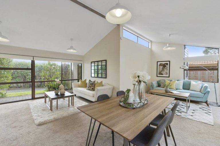 Photo of property in 487a Beach Road, Murrays Bay, Auckland, 0630