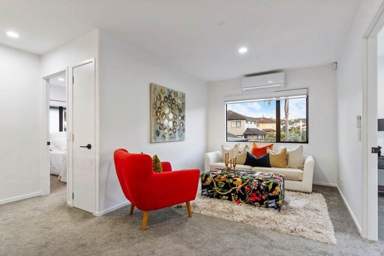 Photo of property in 1 Coachman Drive, Flat Bush, Auckland, 2016