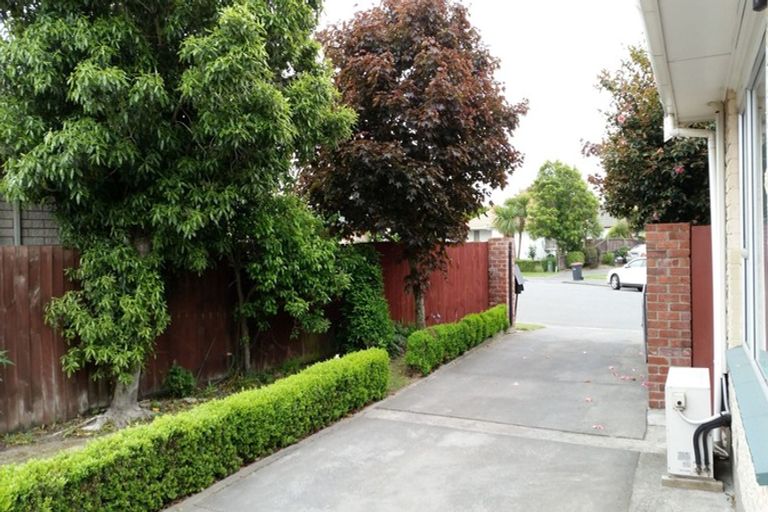 Photo of property in 17 Mckellar Place, Hornby, Christchurch, 8042