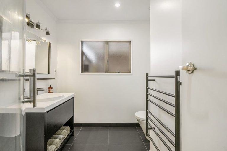 Photo of property in 3 Aztec Place, Conifer Grove, Takanini, 2112