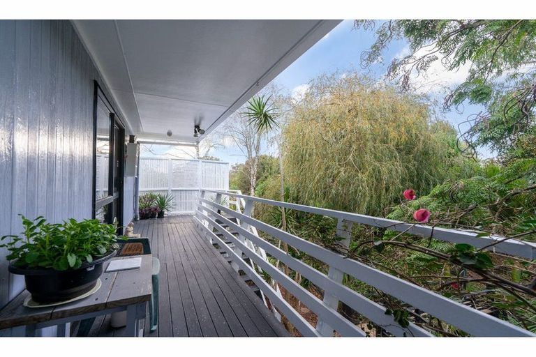 Photo of property in 2/24 Sunnyside Road, Sunnyvale, Auckland, 0612