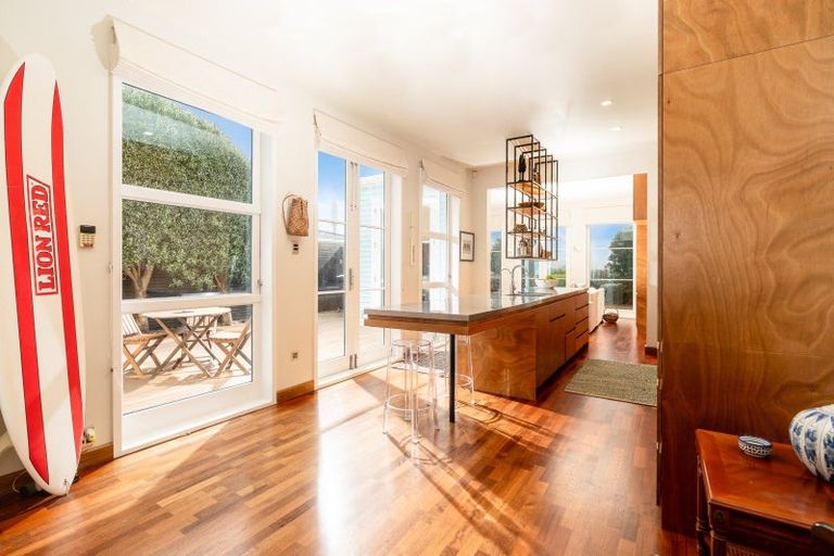 Photo of property in 69 Marine Parade, Seatoun, Wellington, 6022