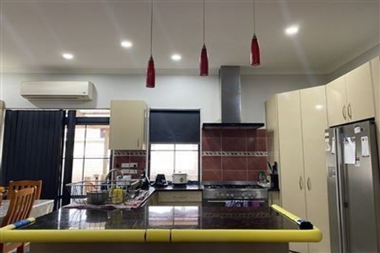 Photo of property in 15a Kiernan Place, Kelston, Auckland, 0602