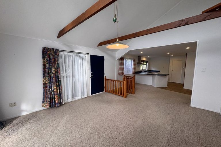 Photo of property in 21 Hartford Crescent, Totara Park, Upper Hutt, 5018