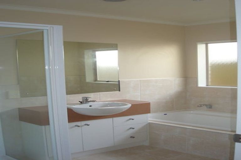 Photo of property in 18a Edgar Pearce Place, Howick, Auckland, 2014