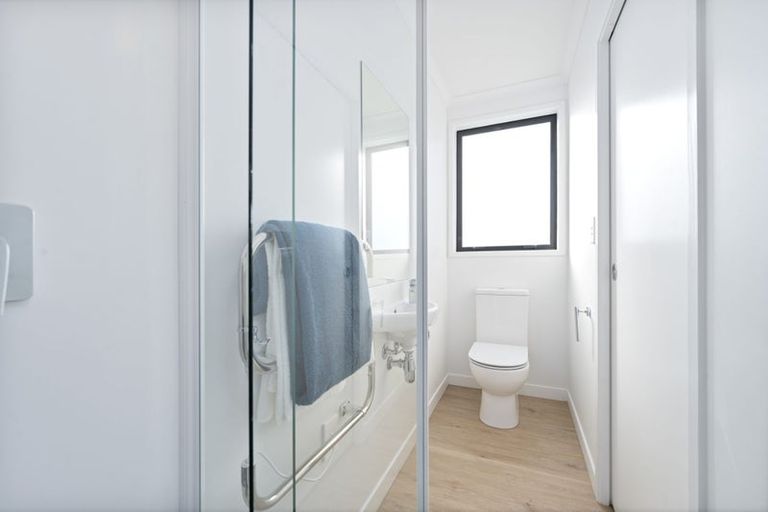 Photo of property in 5/5 Peachgrove Road, Te Atatu Peninsula, Auckland, 0610