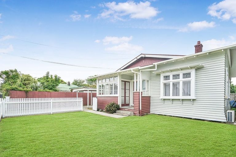 Photo of property in 16 Coates Street, Hamilton East, Hamilton, 3216