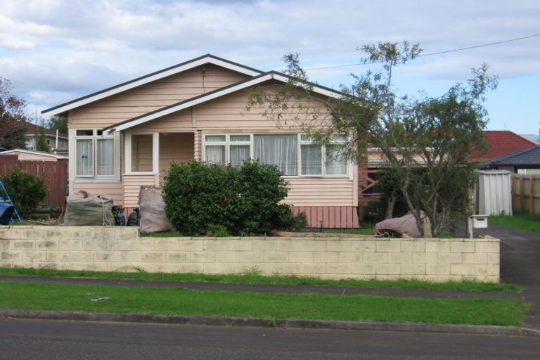 Photo of property in 15 Grande Vue Road, Papatoetoe, Auckland, 2025