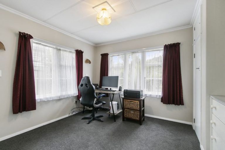 Photo of property in 4 Coast Road, Wainuiomata, Lower Hutt, 5014