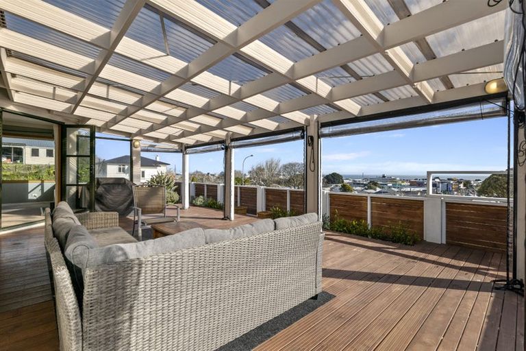 Photo of property in 87 Eliot Street, New Plymouth, 4310