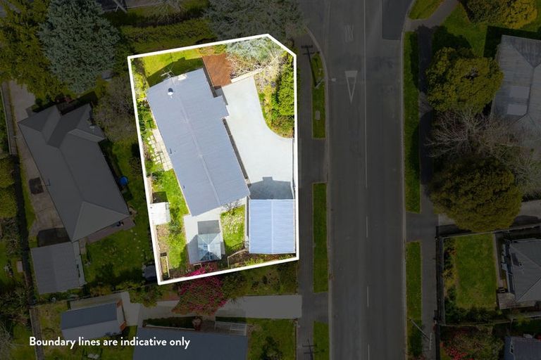 Photo of property in 2 Carrington Avenue, Hillcrest, Hamilton, 3216