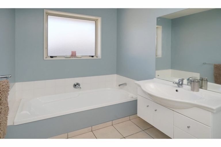 Photo of property in 58a Northcote Road, Northcote, Christchurch, 8052