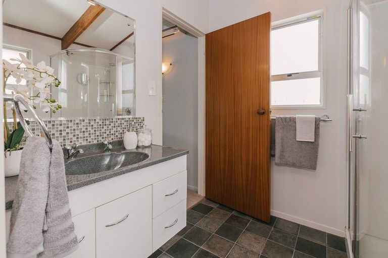 Photo of property in 53 Wikiriwhi Crescent, Awapuni, Palmerston North, 4412