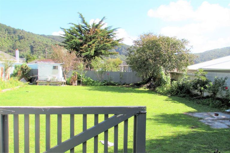 Photo of property in 167b Wainuiomata Road, Wainuiomata, Lower Hutt, 5014