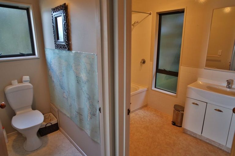 Photo of property in 30 Greenstone Place, Fernhill, Queenstown, 9300