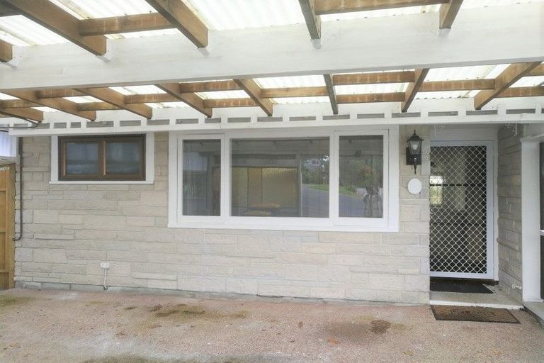 Photo of property in 16 Limmer Place, Browns Bay, Auckland, 0632