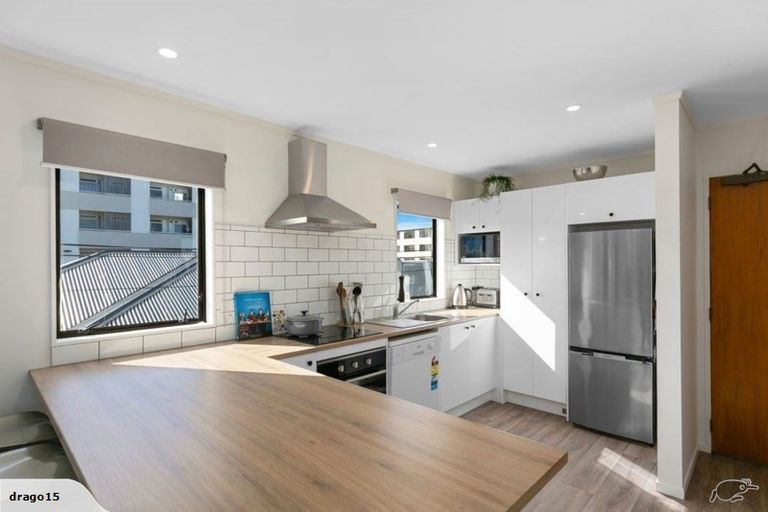 Photo of property in 2/615 Evans Bay Parade, Kilbirnie, Wellington, 6022