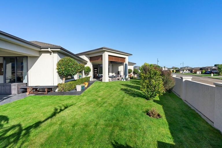 Photo of property in 6 Okarito Avenue, Levin, 5510