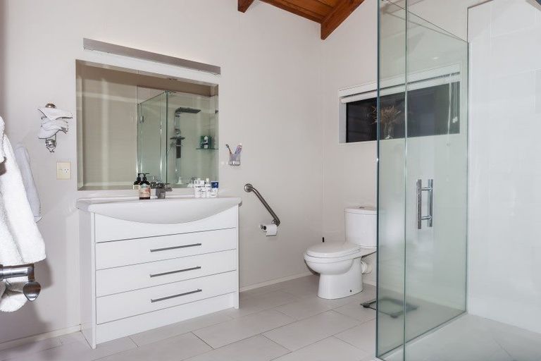 Photo of property in 5 Rewa Rewa Valley, Tairua, 3508