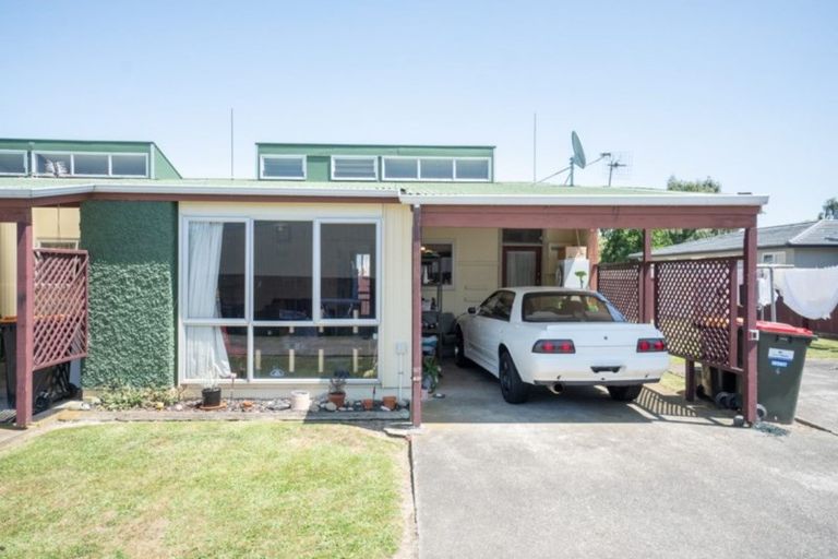 Photo of property in 2-4 Westmere Place, Takaro, Palmerston North, 4412