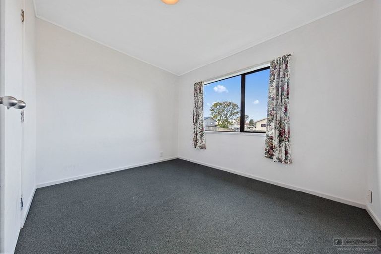Photo of property in 2/31 Solveig Place, Randwick Park, Auckland, 2105