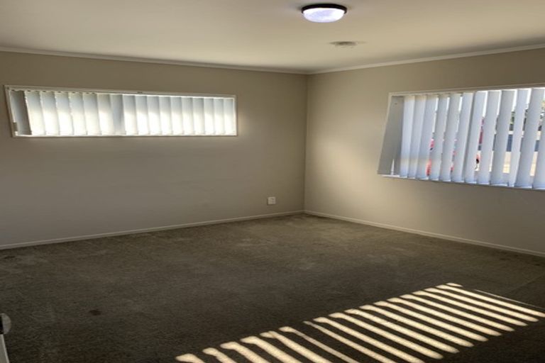 Photo of property in 49 Dungarvon Place, Clendon Park, Auckland, 2103