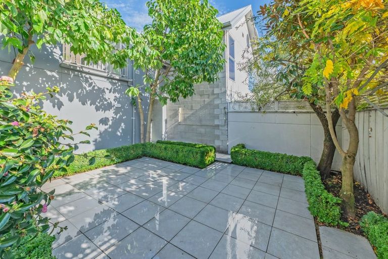 Photo of property in 4/1010 Colombo Street, St Albans, Christchurch, 8014