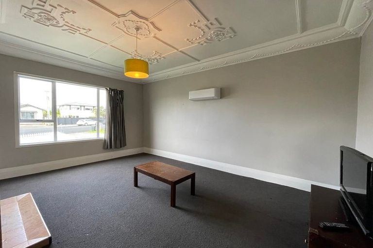 Photo of property in 9 Hargest Crescent, Saint Kilda, Dunedin, 9012