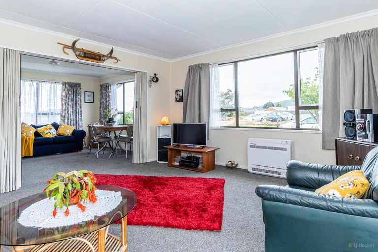 Photo of property in 5-5a Rugby Street, Waimate, 7924