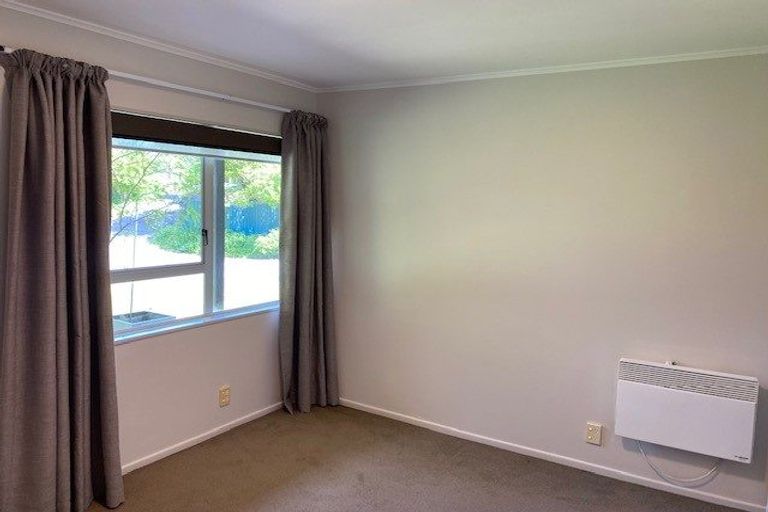 Photo of property in 2/49 Maungaraki Road, Korokoro, Lower Hutt, 5012