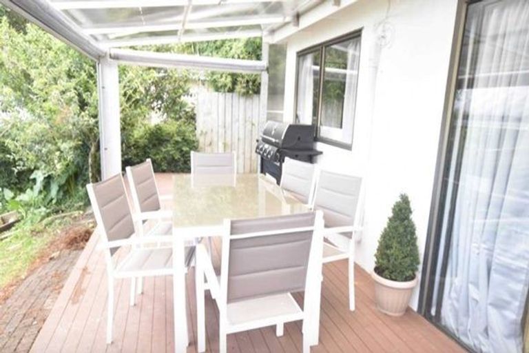 Photo of property in 38 Normanton Street, Glenfield, Auckland, 0629