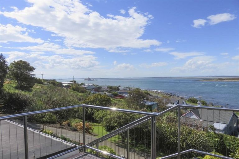 Photo of property in 86 Marine Parade, Bluff, 9814