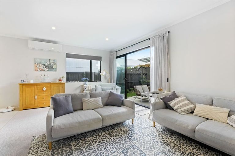 Photo of property in 31 Koura Drive, Red Beach, 0932