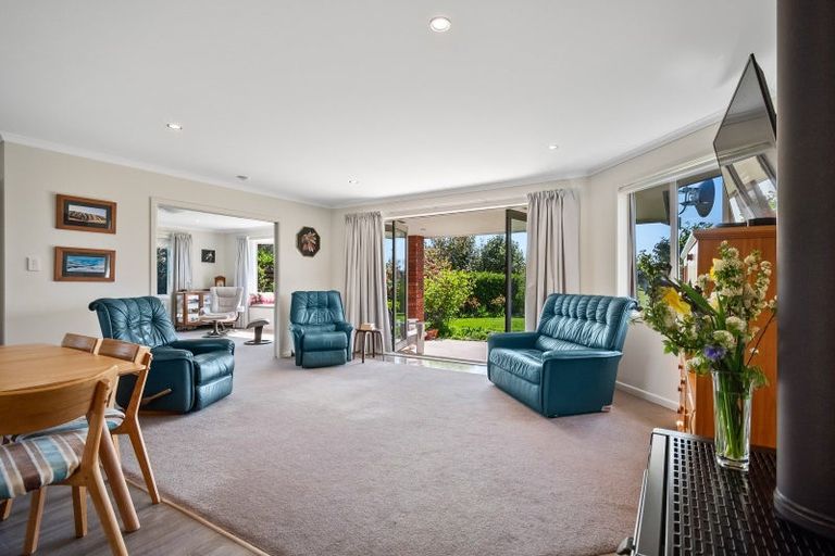 Photo of property in 472 Lees Road, Feilding, 4775