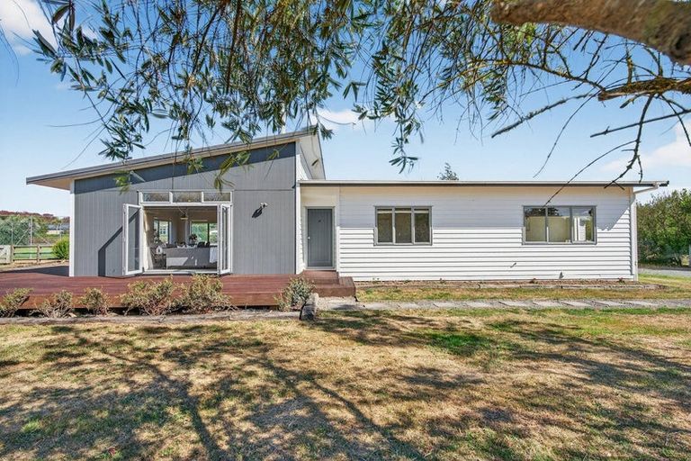 Photo of property in 8 Redwood Lane, Martinborough, 5711