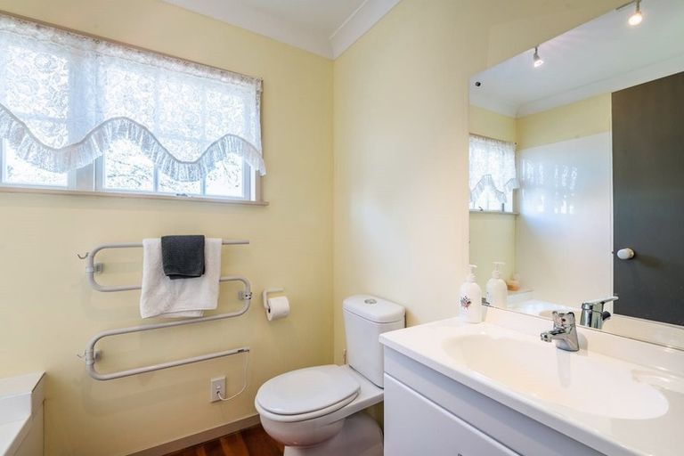 Photo of property in 10a Cassino Street, Bayswater, Auckland, 0622