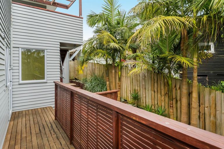 Photo of property in 34 Kiteroa Terrace, Rothesay Bay, Auckland, 0630