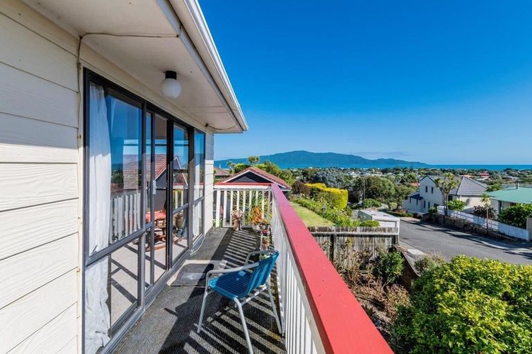 Photo of property in 22 Sunset Terrace, Waikanae Beach, Waikanae, 5036