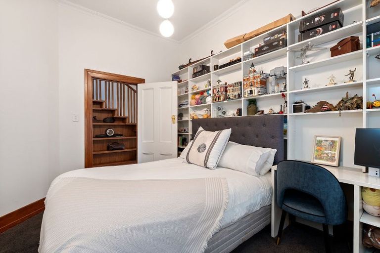 Photo of property in 210 Oriental Parade, Oriental Bay, Wellington, 6011